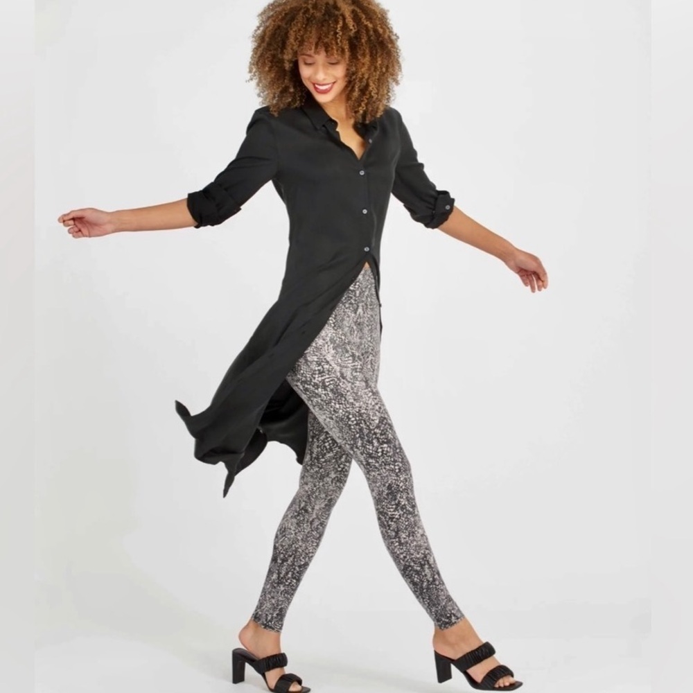 SPANX Faux Leather Snakeskin Print Shine Leggings in Grey Sz L